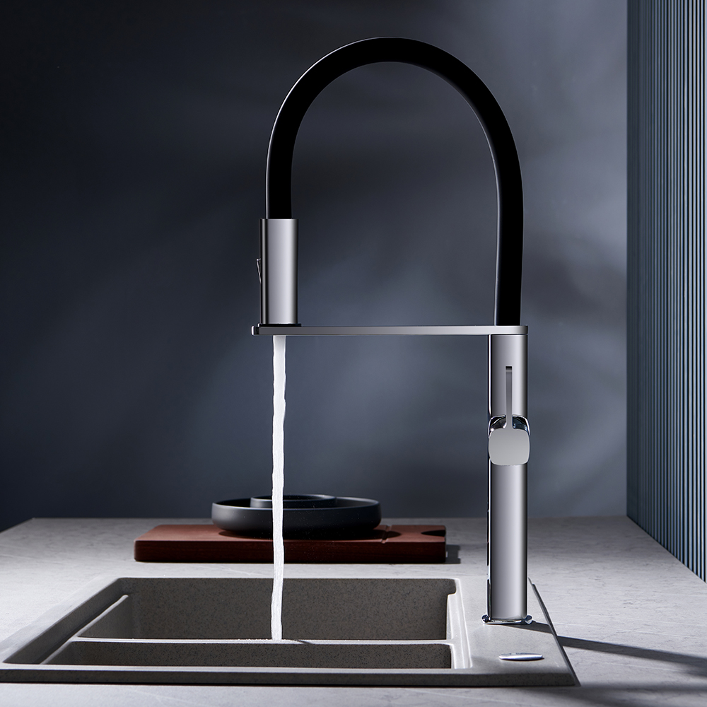 El grifo de cocina de alta calidad más nuevo de 2021 con pico de PVC negro y cabezal rociador magnético